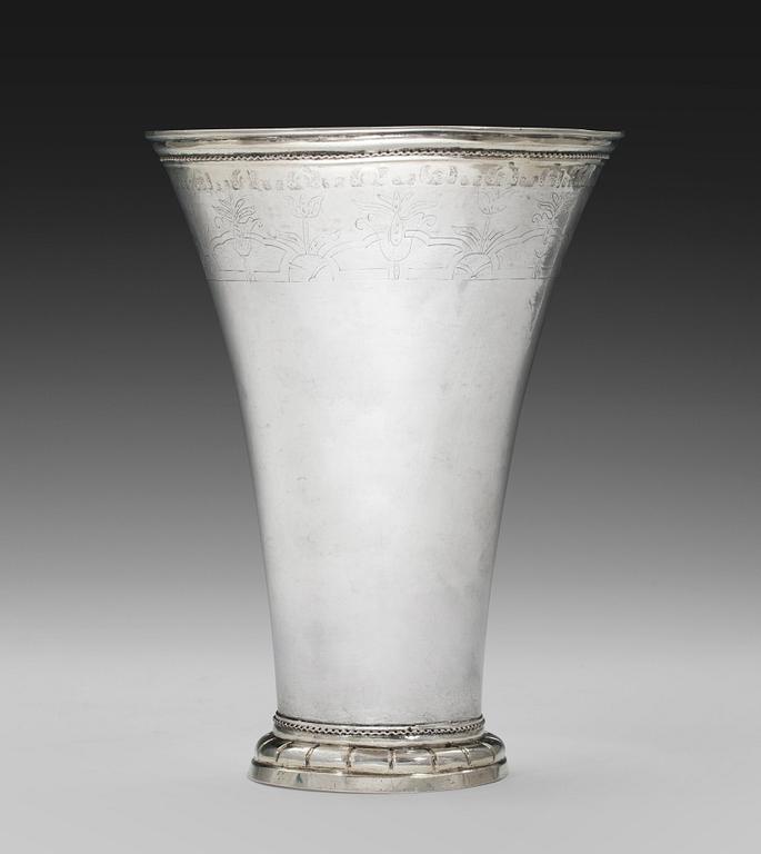 PIKARI, hopeaa. Anders Törnqvist Turku 1795. Korkeus 20,5 cm. Paino 386 g.