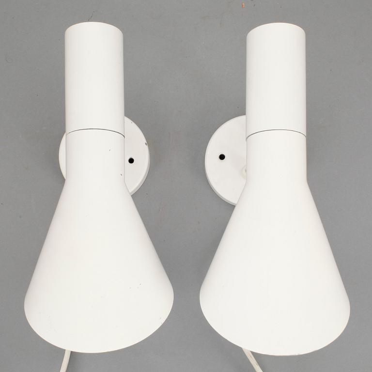 VÄGGLAMPOR, ett par, "AJ", Arne Jacobsen för Louis Poulsen, Danmark. Inköpt 1980-tal.