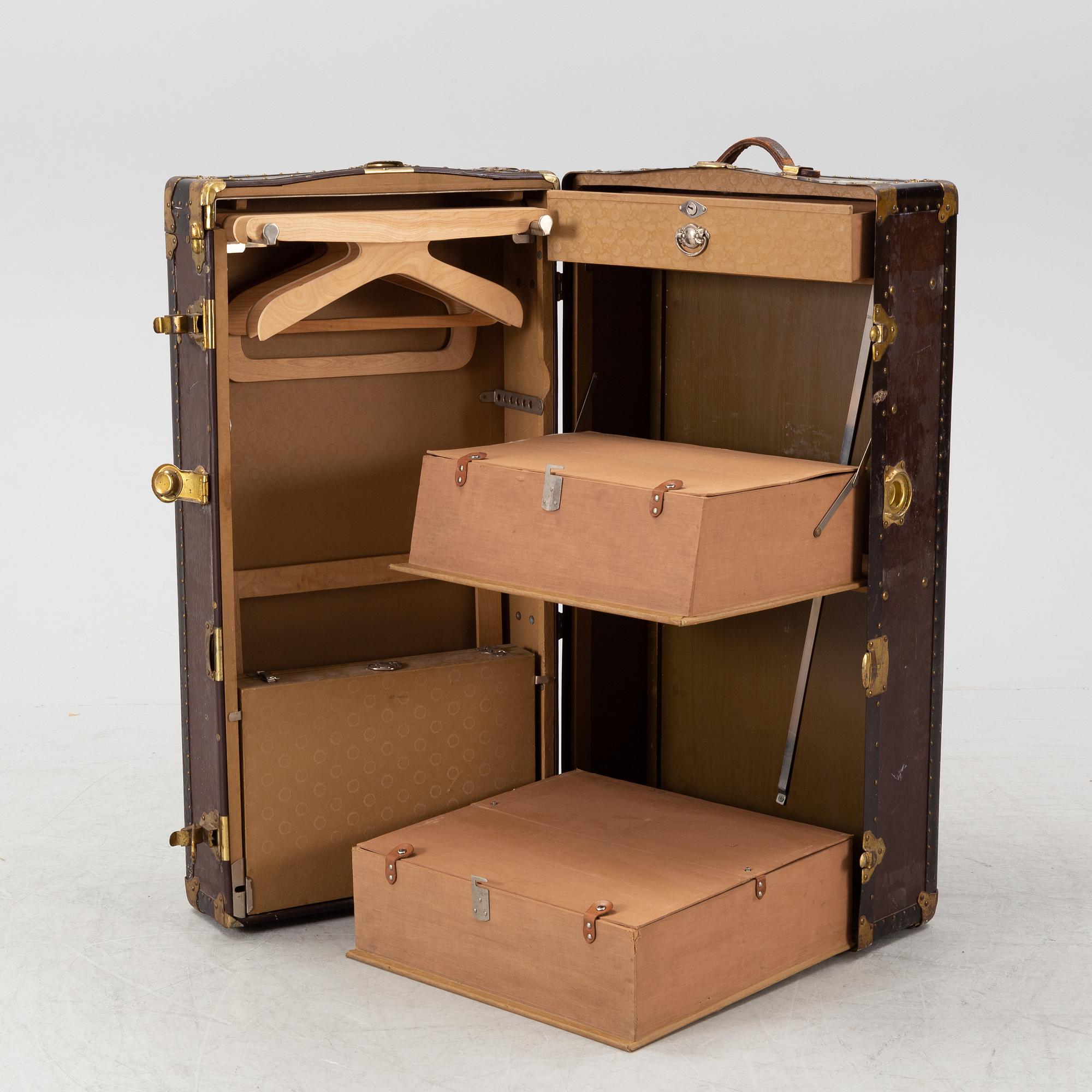 Eight parts memorabilia from the Swedish American Line.