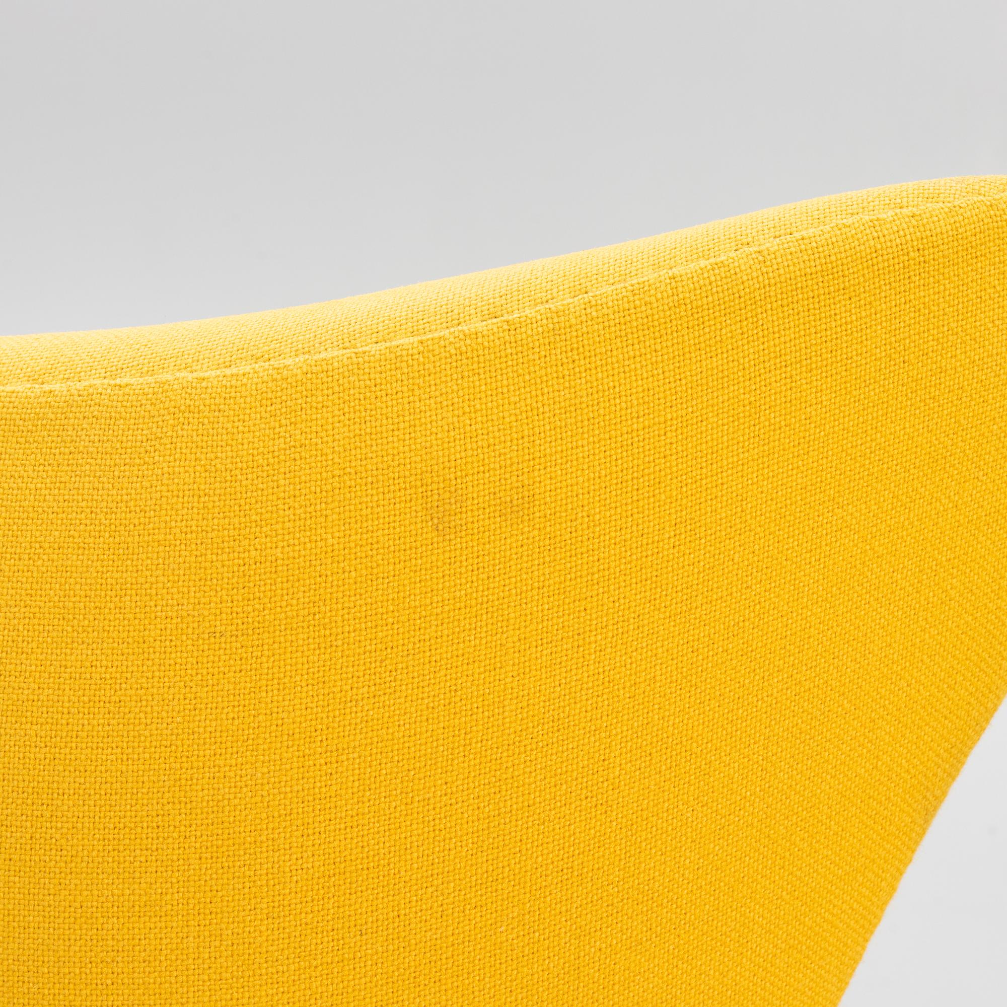 Arne Jacobsen, fåtölj, "Ägget", Republic of Fritz Hansen, Danmark, 2006.