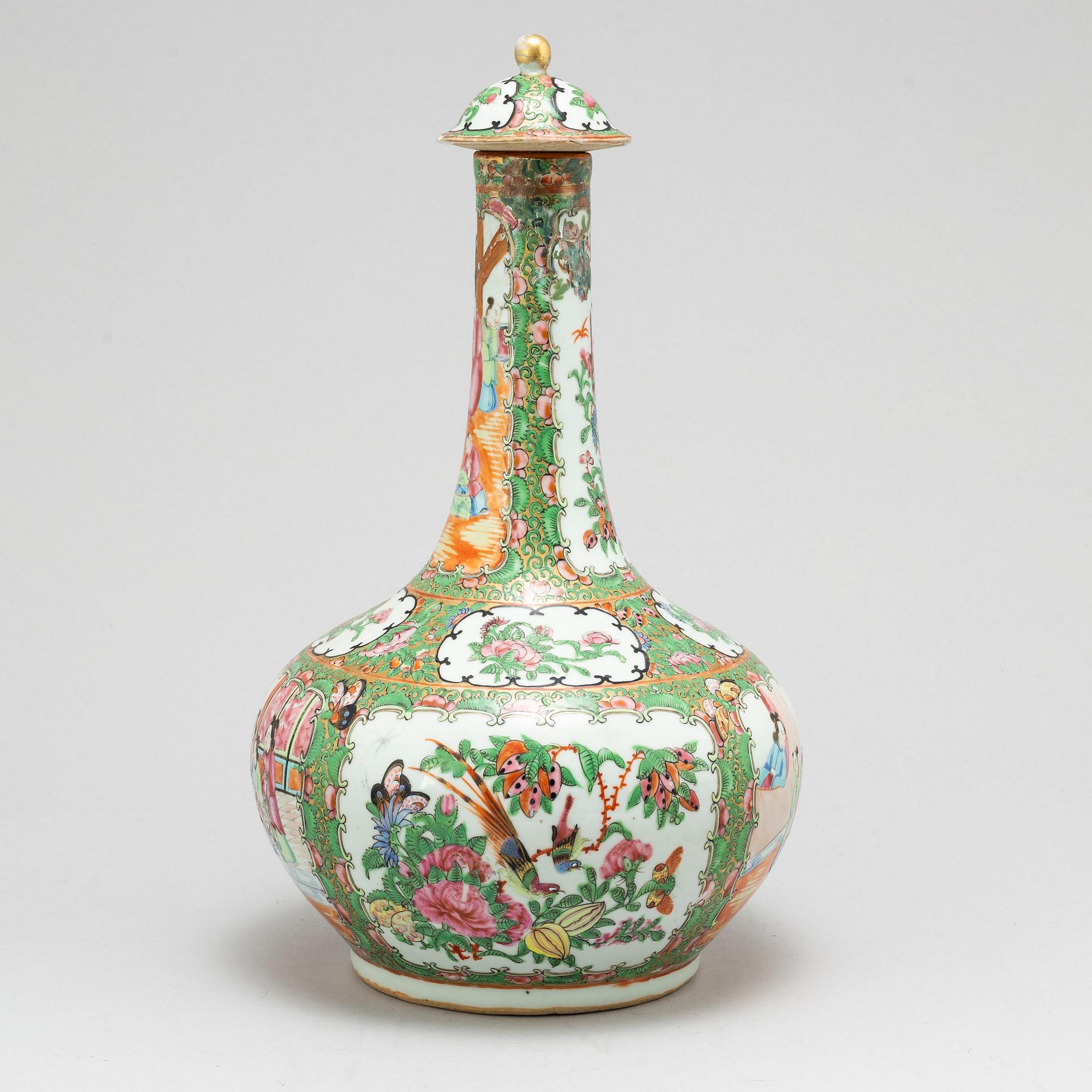 VAS med LOCK, porslin. Qingdynastin, sent 1800-tal.