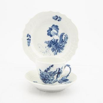Service 68 dlr "Blå Blomst" Royal Copenhagen Denmark porcelain 1967-1991.