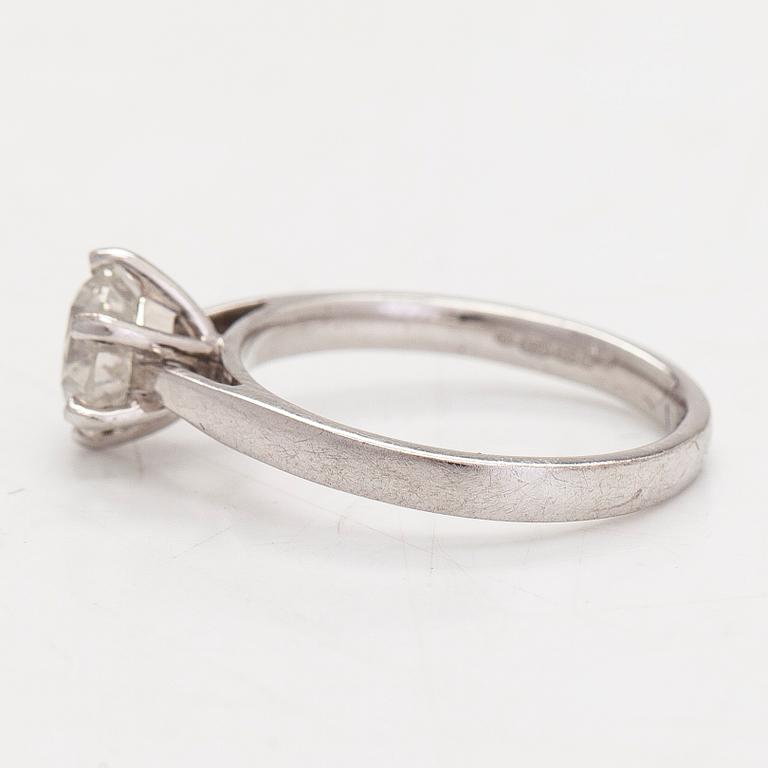Ring, 18K vitguld, briljantslipad diamant ca 1.30 ct.