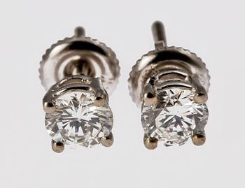 EARRINGS, 14 K gold med brilliant cut diamonds, tot 0.53 ct.