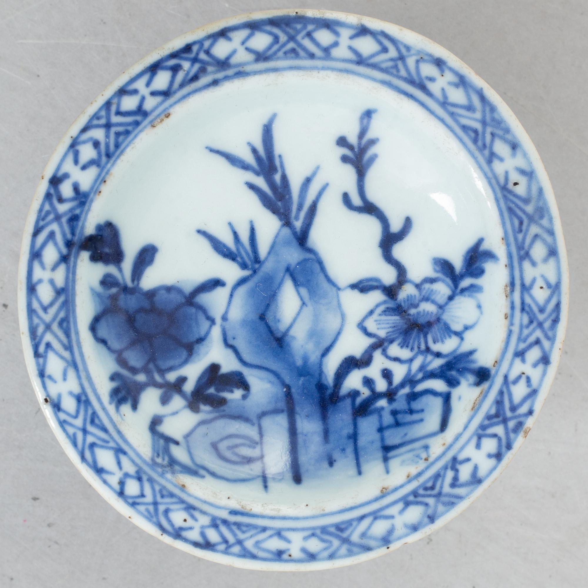 Four blue and white pieces of export porcelain, China, Qianlong (1736-95).