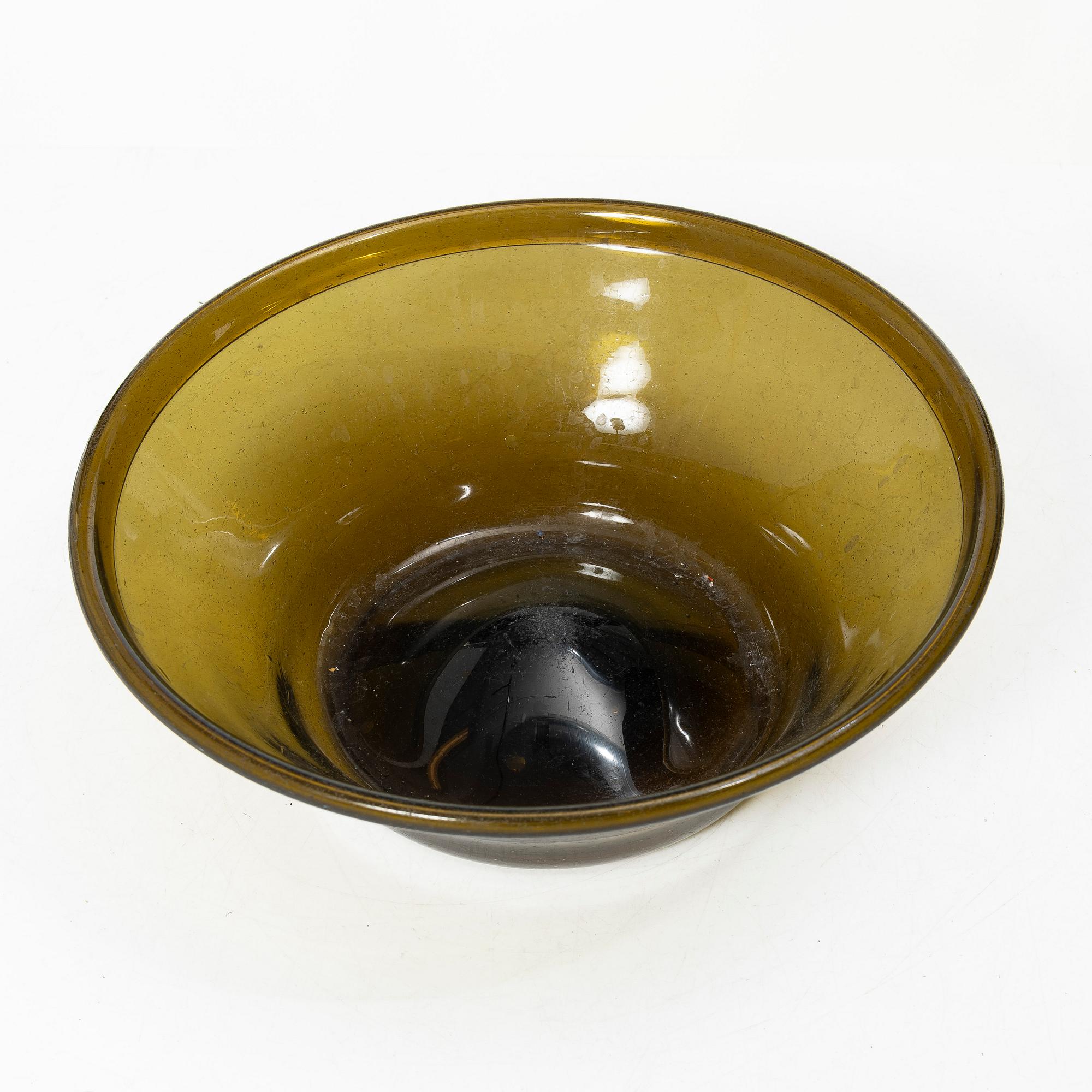 A large glass bowl and two large jars, 19th century.