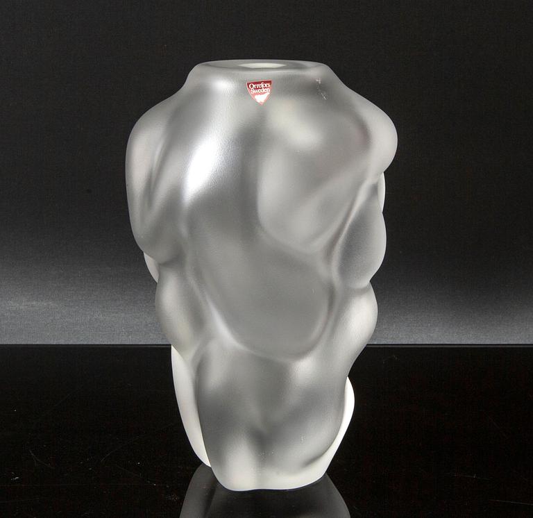 PER B SUNDBERG, a signed Orrefors glass vase, model. 1996.