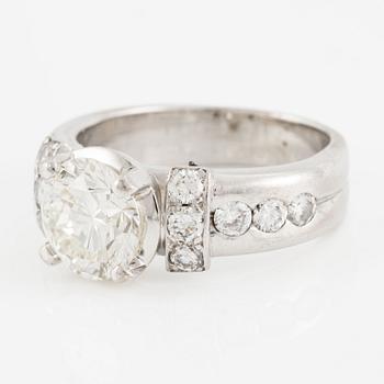 Ring 18K vitguld med briljantslipad diamant ca 2.23 ct.