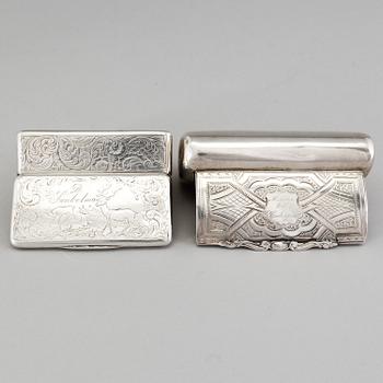 Two silver snuff boxes, C Tengstedt, Gothenburg, 1847, and C. Jonsson, Linköping, 1884. Weight 171 grams.