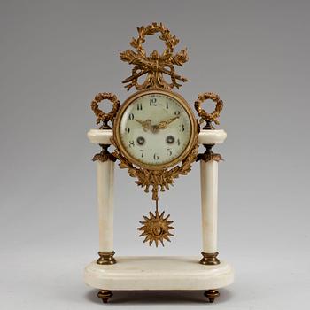 BORDSPENDYL, Louis XVI-stil, 1900-tal.