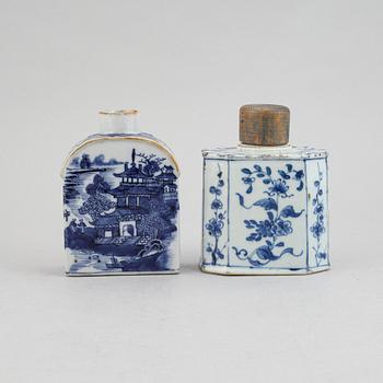 Two blue and white export porcelain tea caddies, Qing dynasty, 18th century.