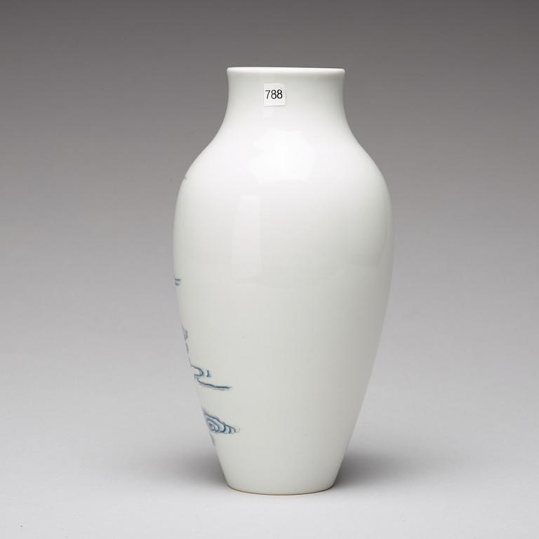 A Chinese vase, 20th Century.