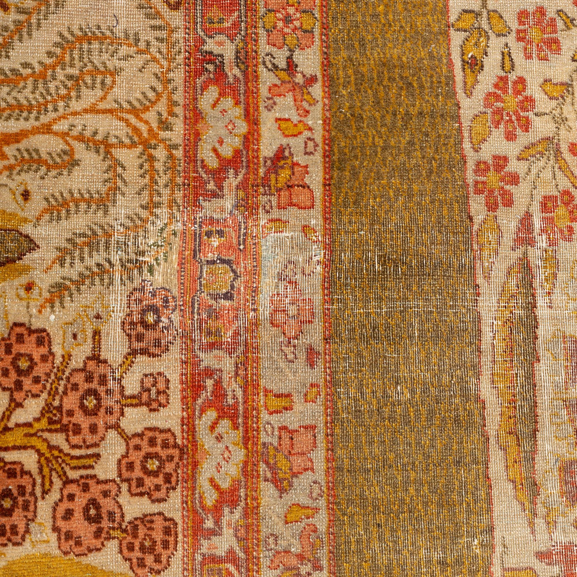 An antique Tabriz carpet, ca 404 x 276 cm.