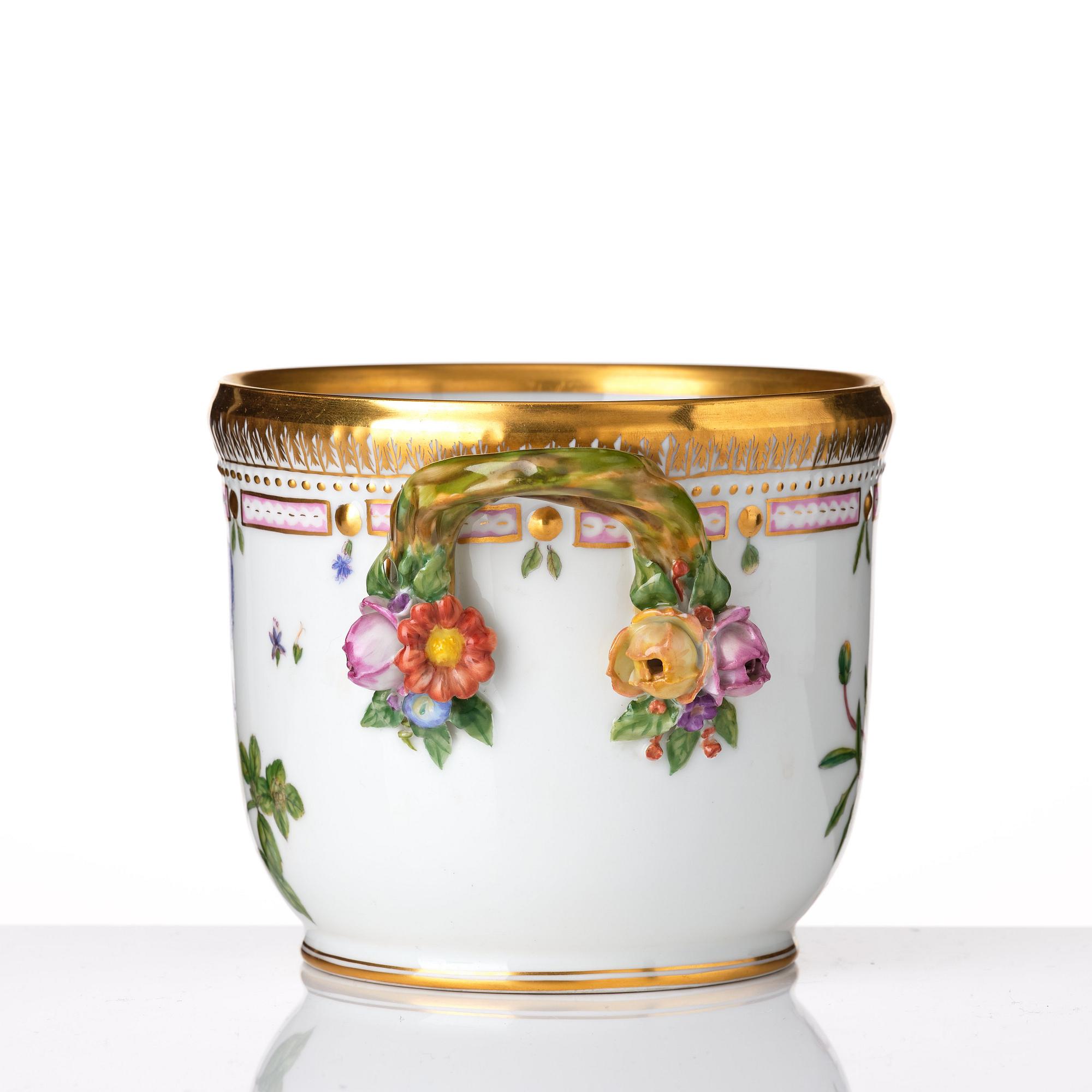 Vinkylare, porslin. Royal Copenhagen, "Flora Danica", Danmark, 1900-tal.