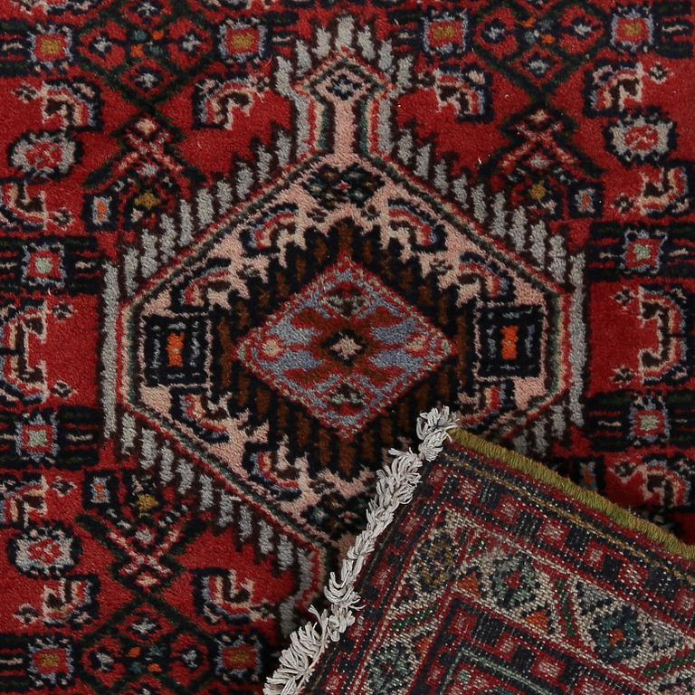 MATTOR, 2 st, orientaliska. Ca 90 x 60 samt 87 x 62 cm.