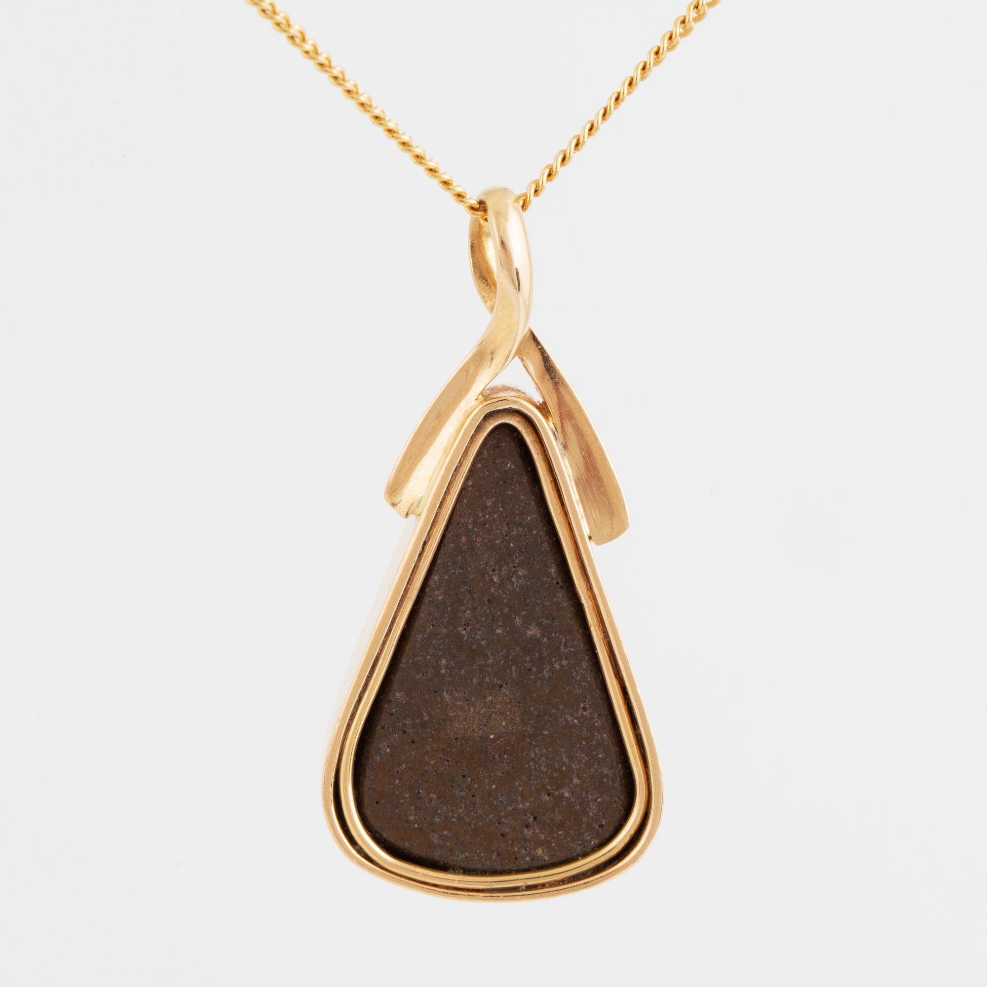 HÄNGE, 18K guld, opal och små briljantslipade diamanter.