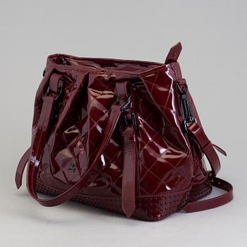 A darkred lacquer leather handbag by Burberry Prorsum.