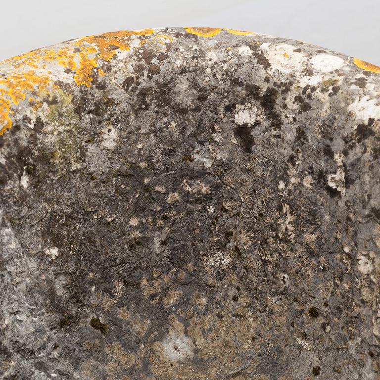 TRÄDGÅRSURNA, sten, troligen gustaviansk, 1700-talets senare del.