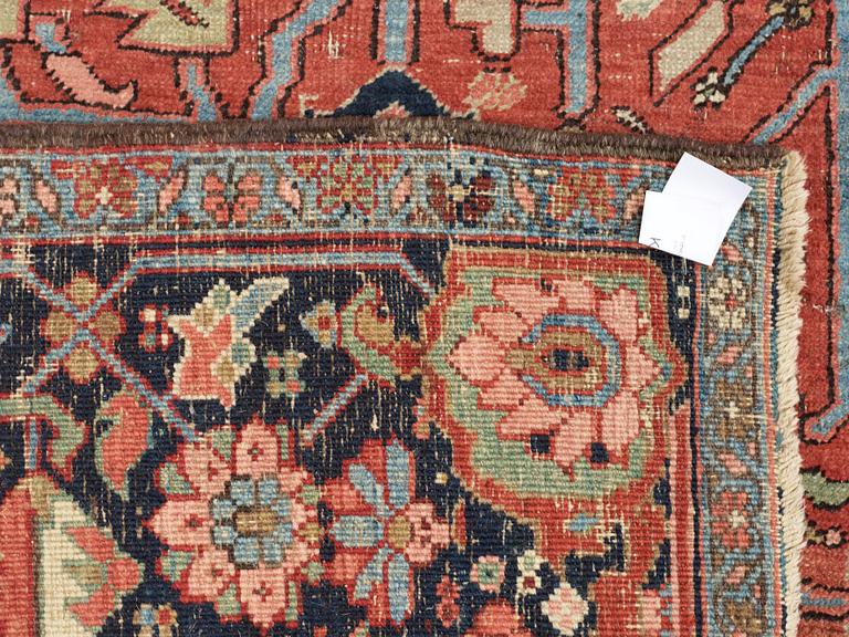 SEMIANTIK HERIS. 355 x 293,5 cm.