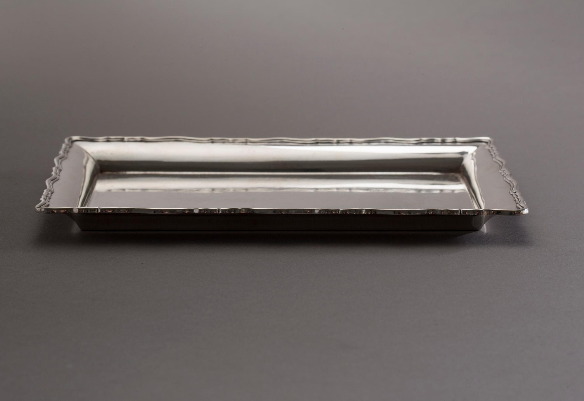BRICKA, silver, svenska importstämplar, vikt 100 g.