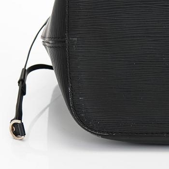 Louis Vuitton, a 'Neverfull MM' bag.