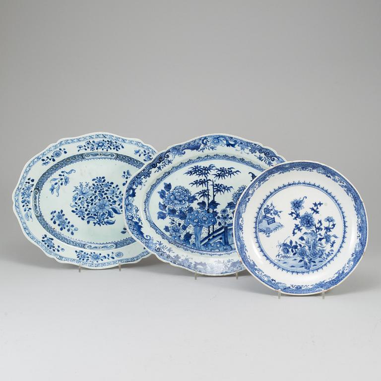 A group of three blue and white dishes, Qing dynasty, Qianlong (1736-95).