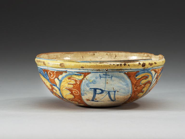 An Italian maiolica bowl, 17th Century.