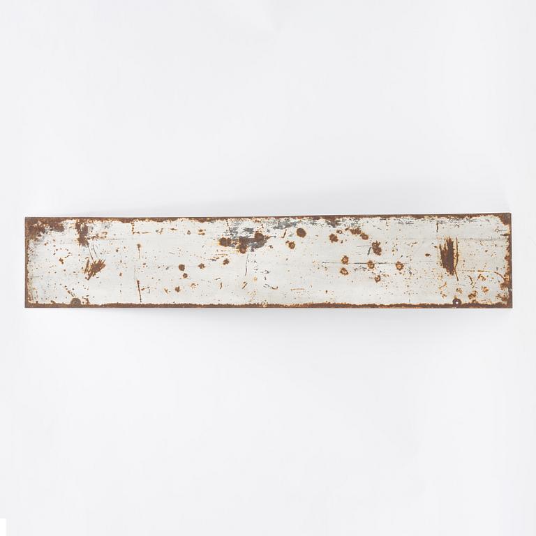 Skylt, järn, 1900-talets första hälft.