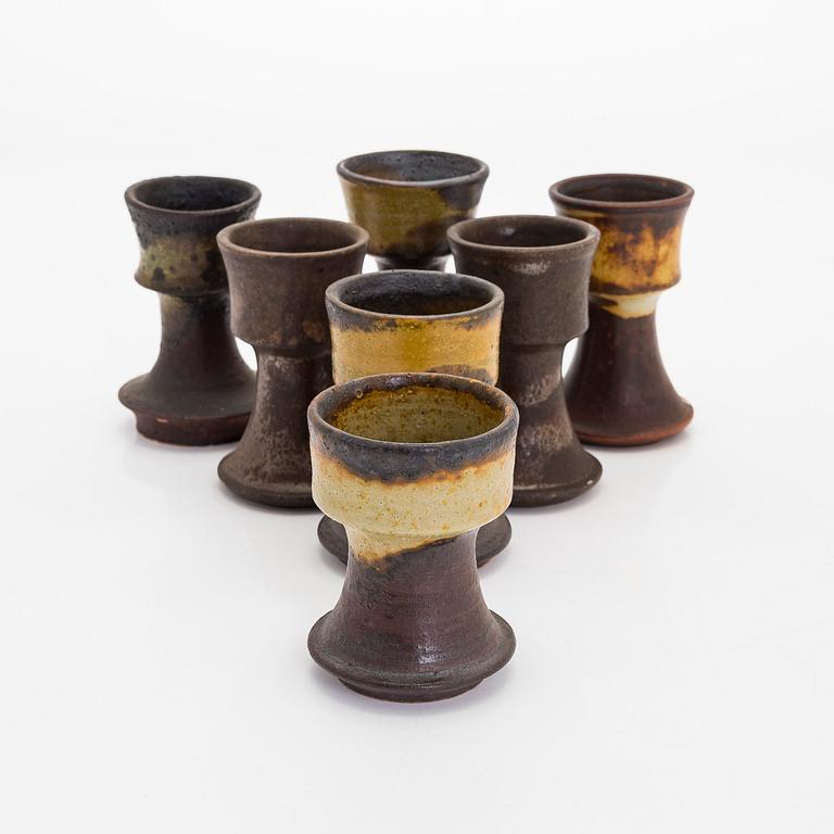 Liisa Hallamaa, munakuppeja, 7+3 kpl, kivitavaraa, signeerattu LH Arabia.