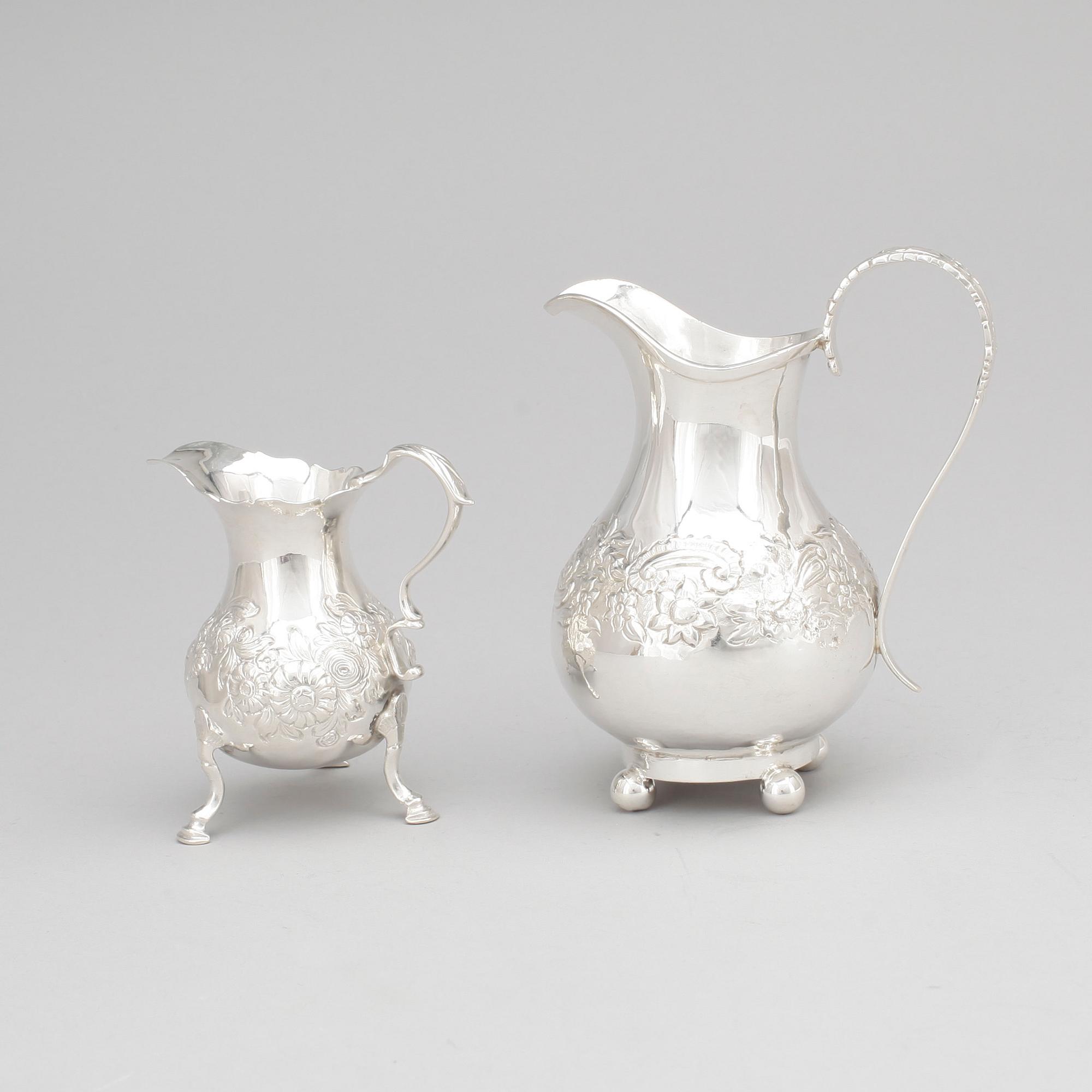GRÄDDKANNOR, 2 st, silver, bland annat Robert Harper, 1863, totalvikt ca 246g.