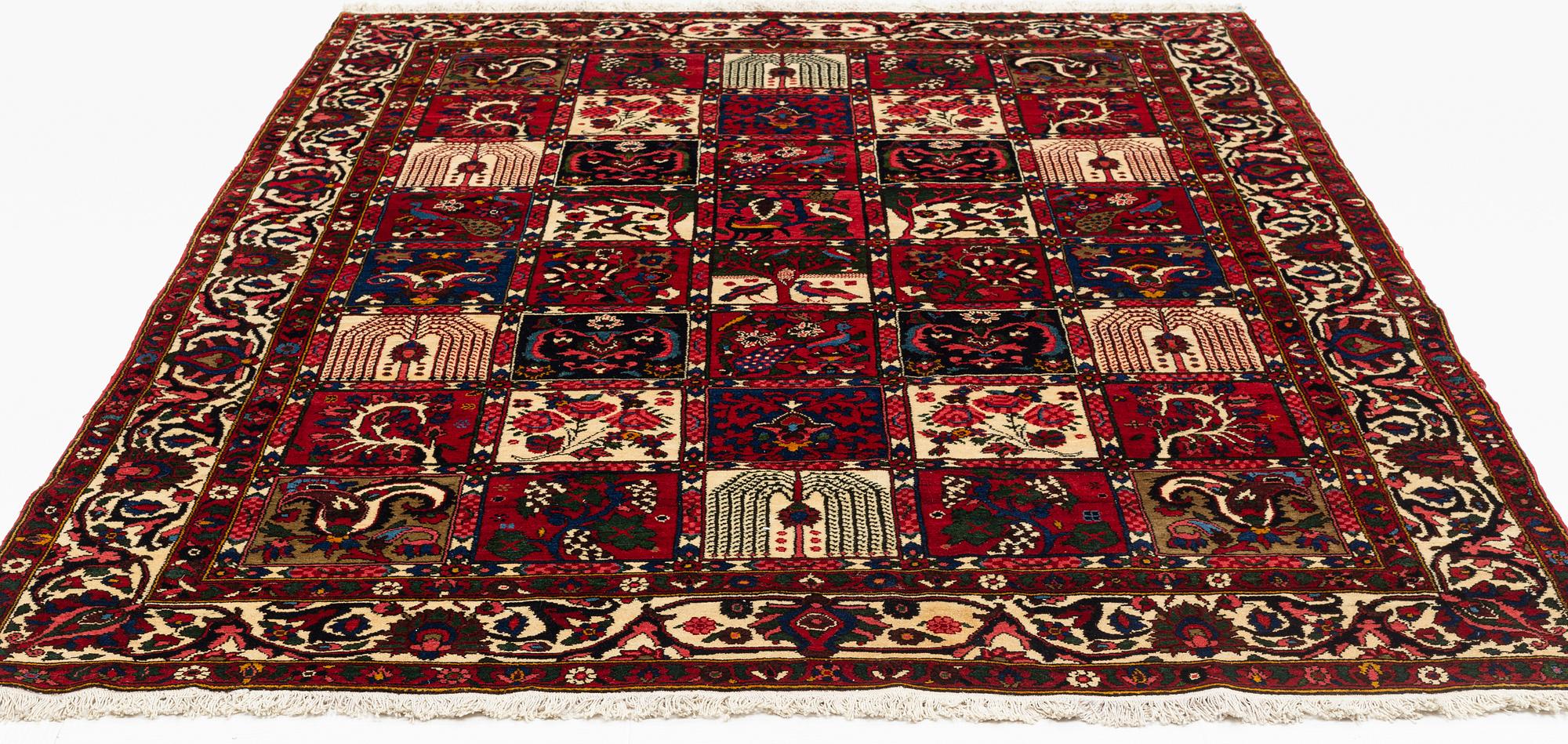 A semi-antique Chahar Mahal/Bakhtiari carpet, approximately 329 x 219-228 cm.