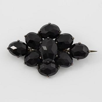 Brooch silver with onyx.
