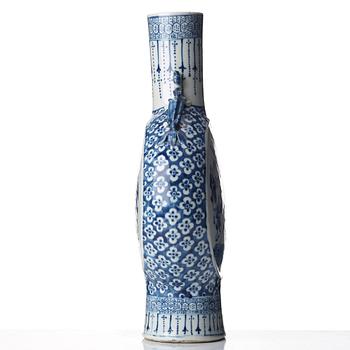 A blue and white moon vase, Qing dynasty, 19th Century.