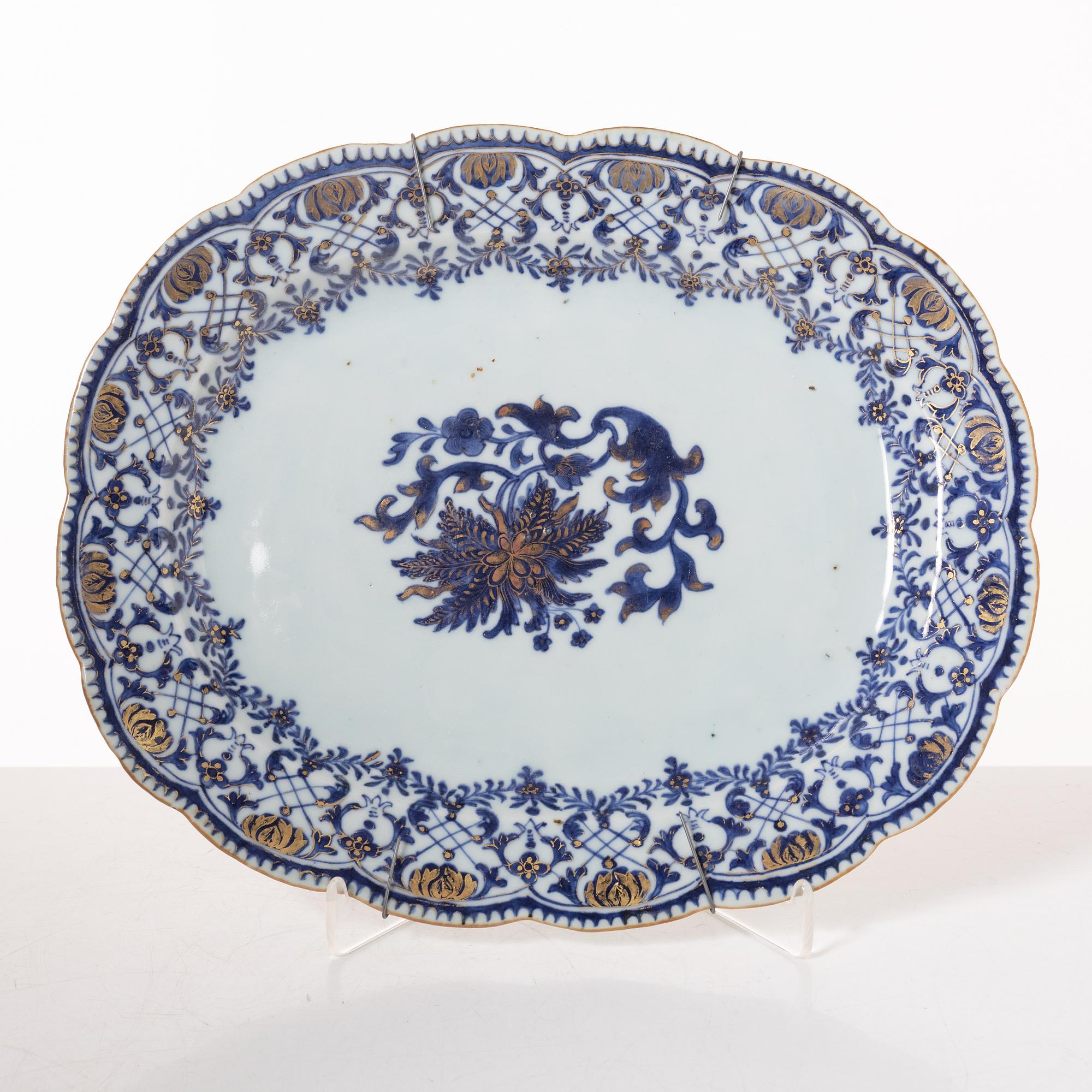 Serveringsfat, tre stycken, kompaniporslin, Kina, 1700-tal och senare.