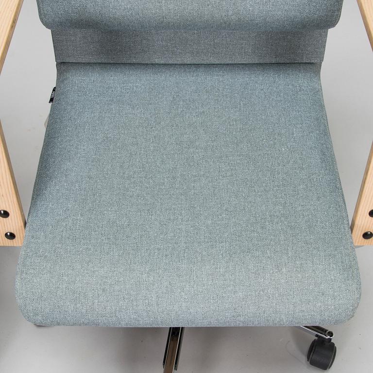 Yrjö Kukkapuro, a pair of 'Plaano' office chairs for Avarte, Finland. 2000s.