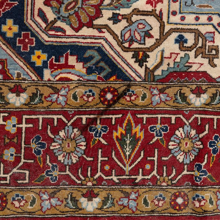 Carpet, Old Ghom, approx. 205 x 142 cm.