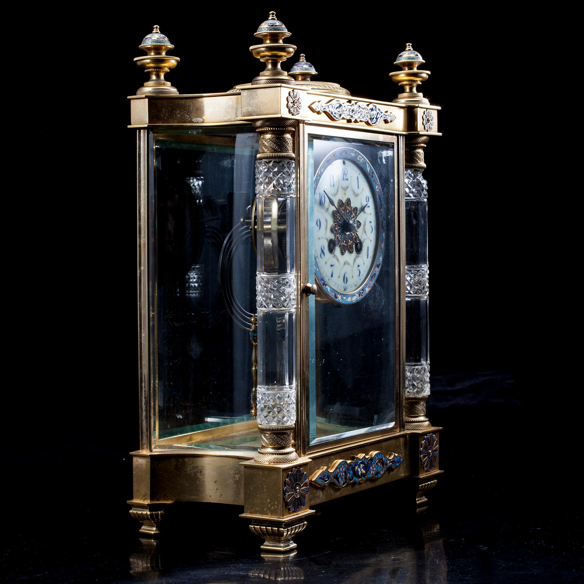 BORDSUR, Frankrike, 1800-talets slut, förgylld med cloissonné emaljdekor.