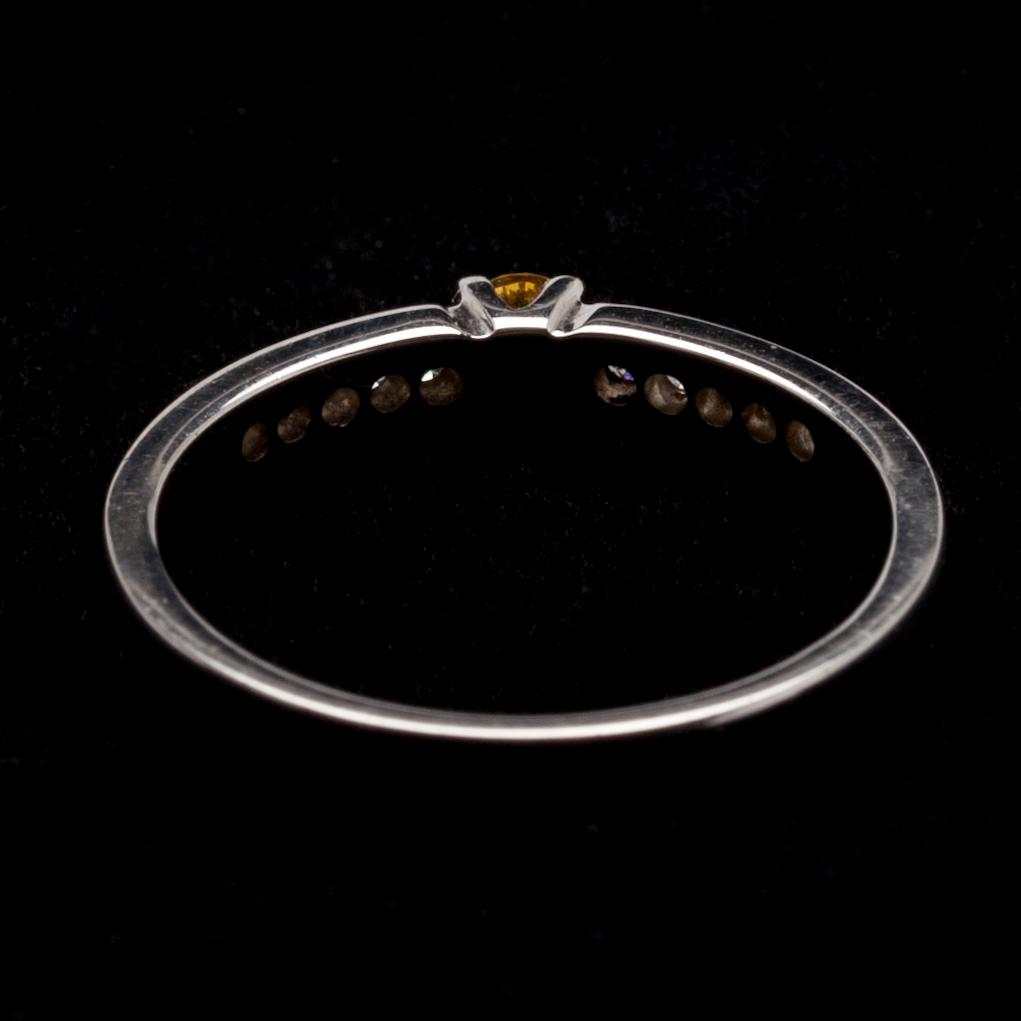 RING, vitguld 14K, briljantslipade diamanter, 0,10 + 0,10 ct. Vikt 1,95 g.