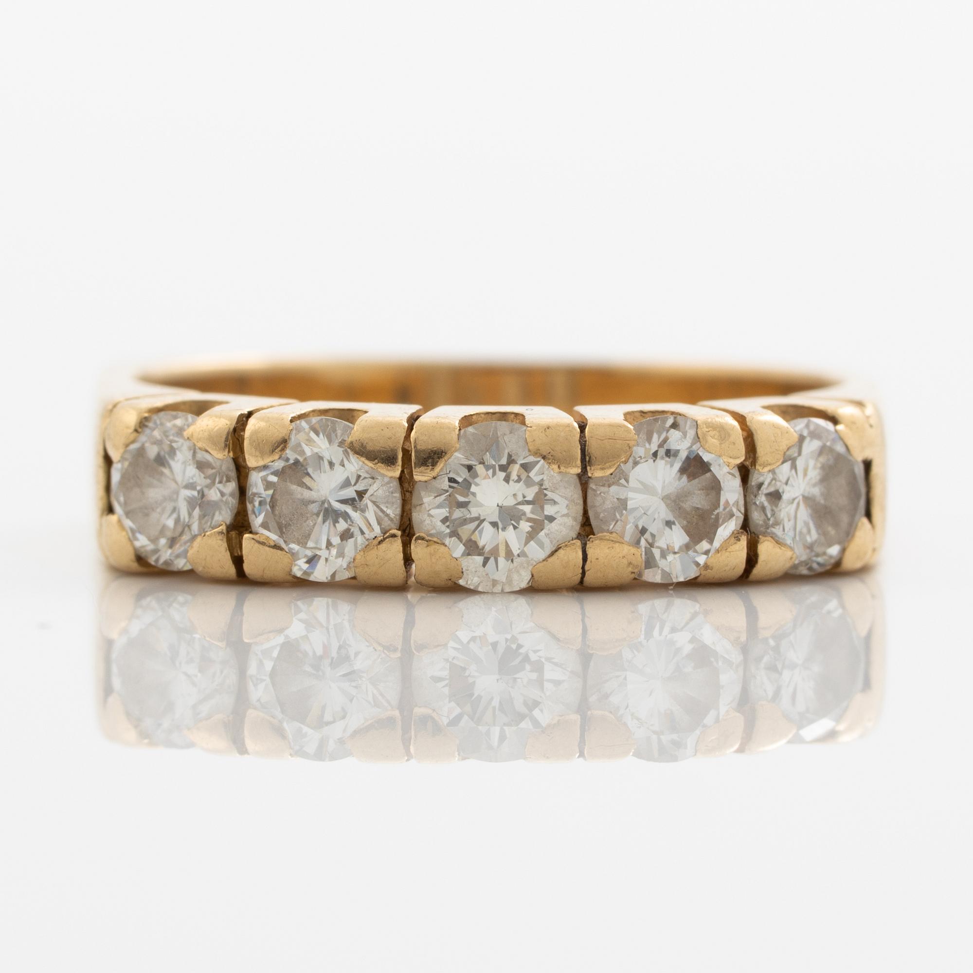 Alliance ring, 18K gold with five brilliant-cut diamonds totalling approximately 1 ct.