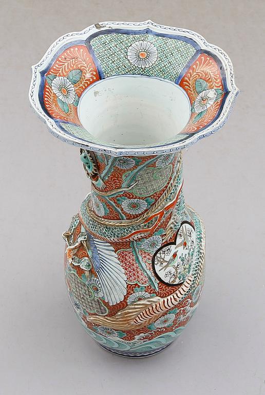 GOLVURNA, porslin, Japan, Meiji.