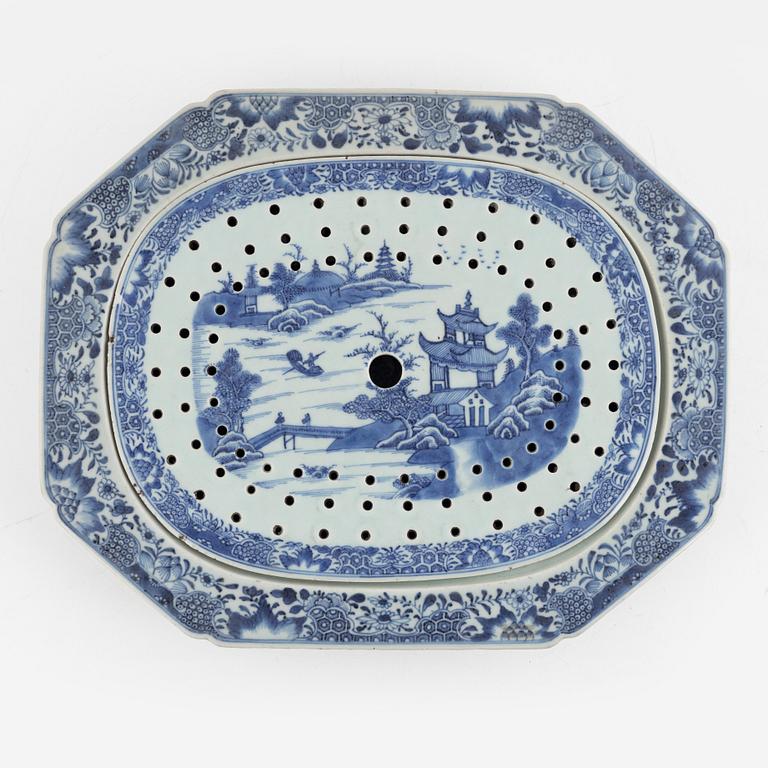 Stekfat med sil, kompaniporslin, Qing dynastin, Qianlong 1736-95.