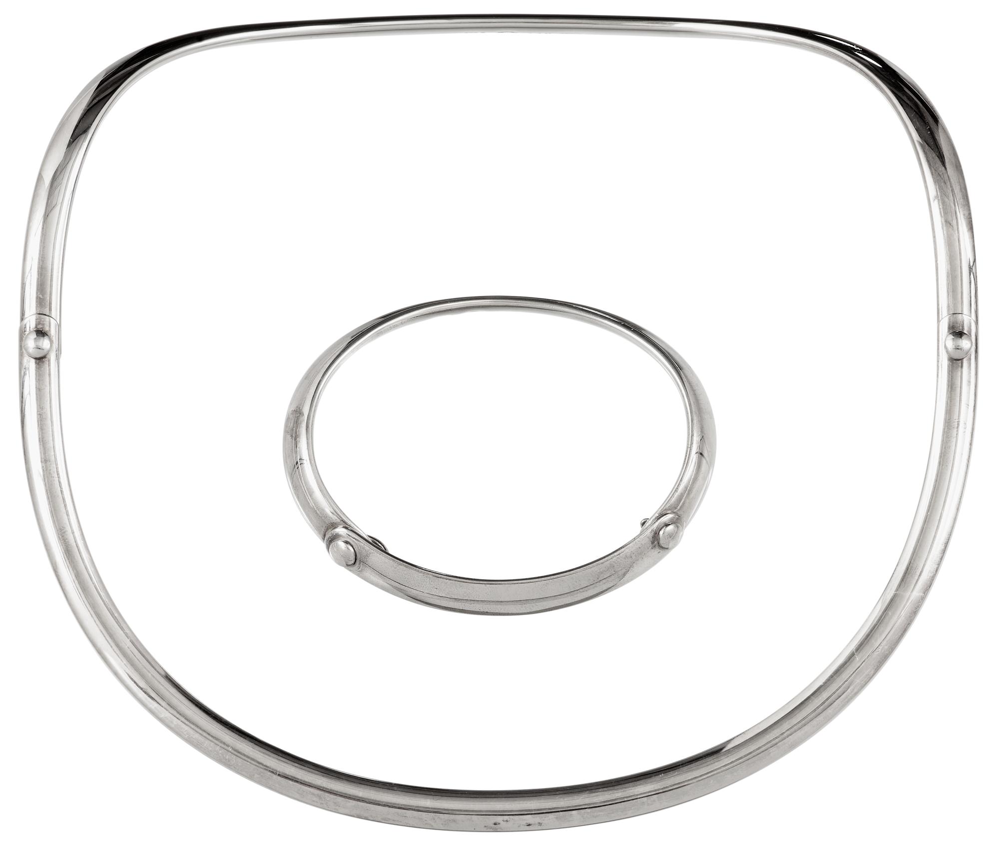 Vivianna Torun Bülow-Hübe, VIVIANNA TORUN BÜLOW HÜBE, halsring och armring, Firma Georg Jensen efter 1945-77,