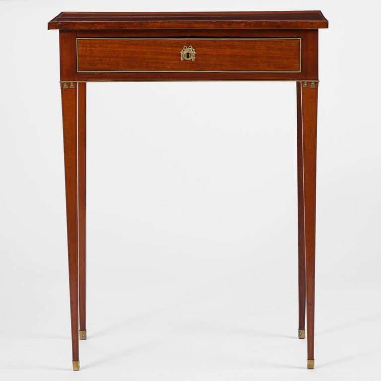 A late Gustavian mahogny table.