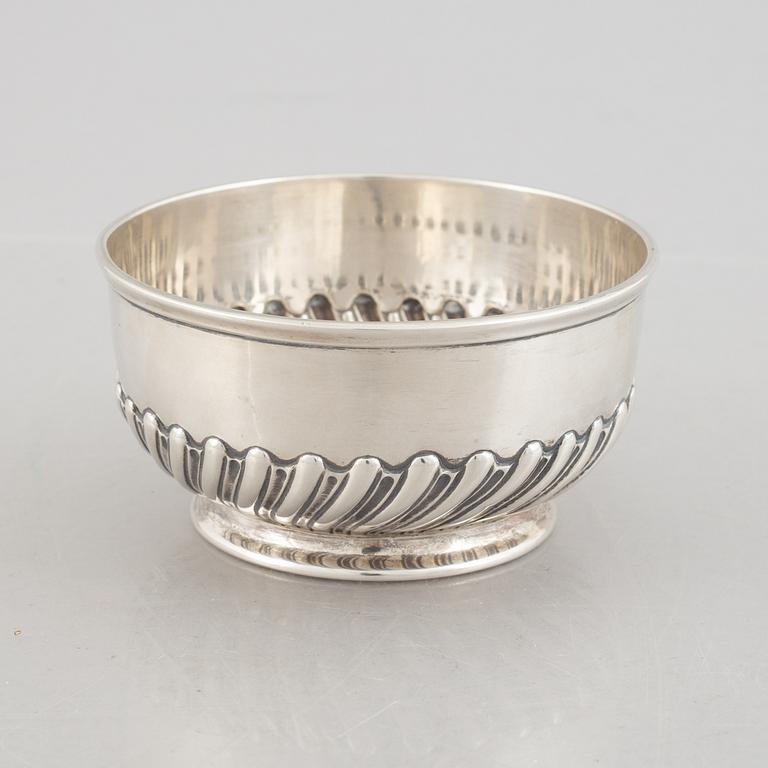 Te- och kaffeservis, 3 delar, samt sockerskål, silver, bl a E. Silver & Co, Sheffield, England 1946-47.