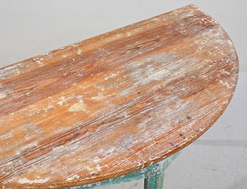 HALVMÅNEBORD, 1800-tal.