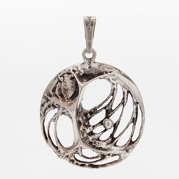 Karl Laine, hängen, "Spider web", 2 st, silver, Åbo 1970-tal.