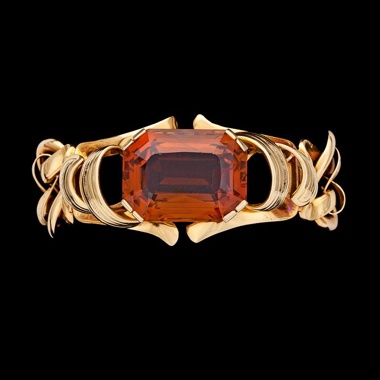 A gold and citrine bracelet, 1950's.