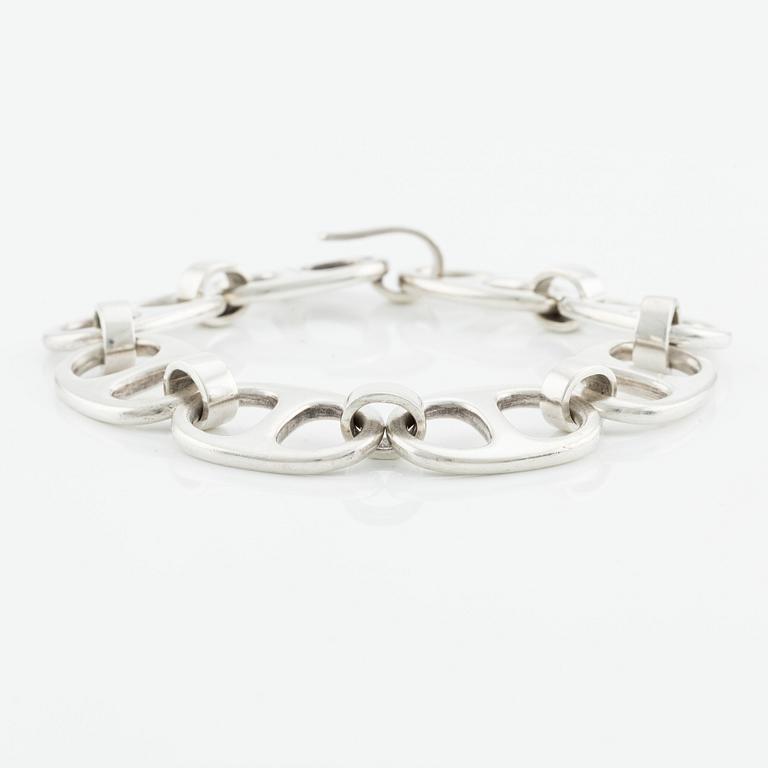 Bertel Gardberg, a silver bracelet, Hopeatehdas Oy, Helsinki 1966.