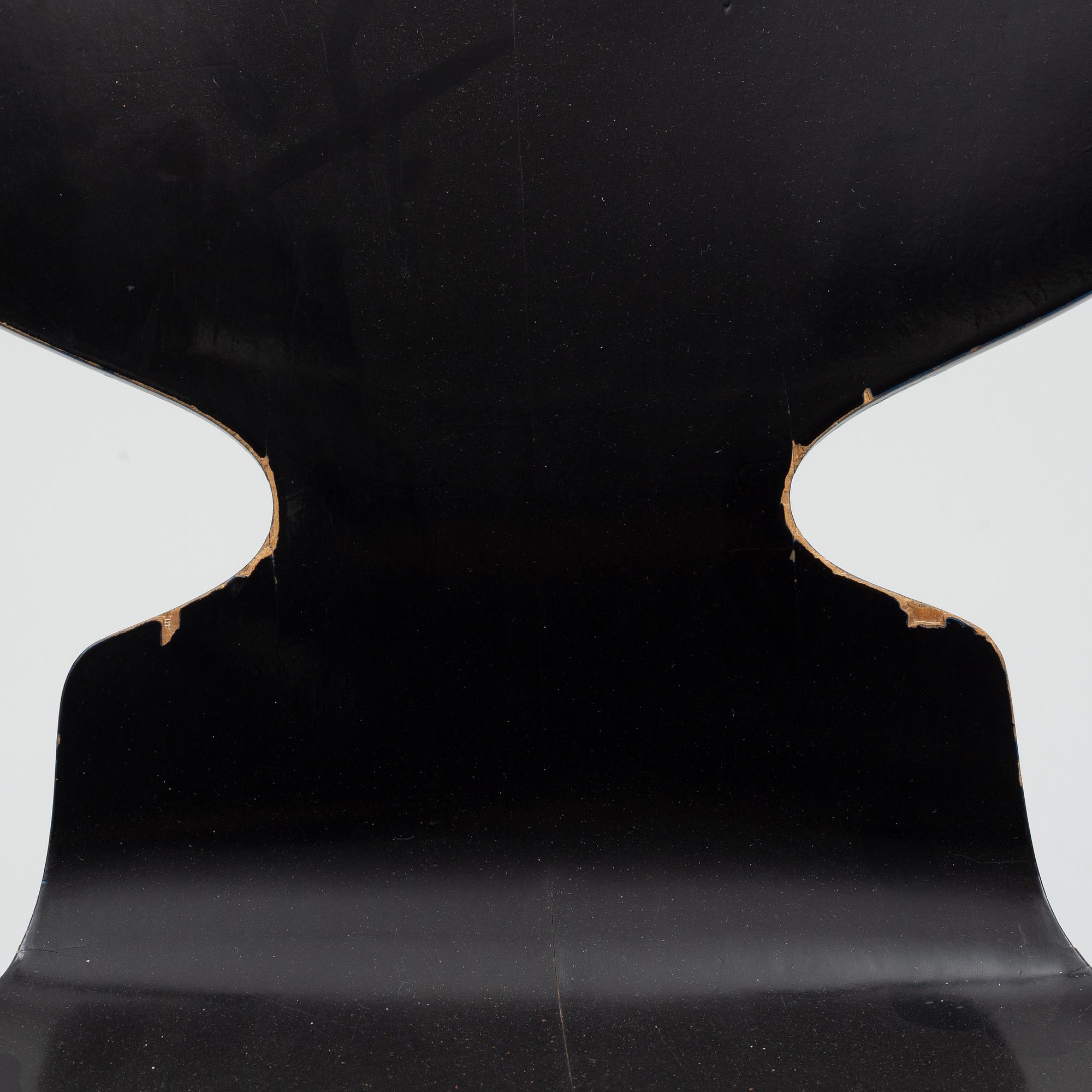 Arne Jacobsen, stolar, ett par, "Myran", Fritz Hansen, Danmark, 1973.