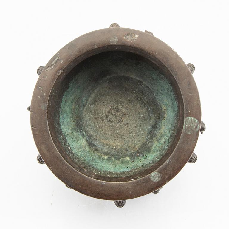 A bronze censer, Japan turn og the Century 1900.